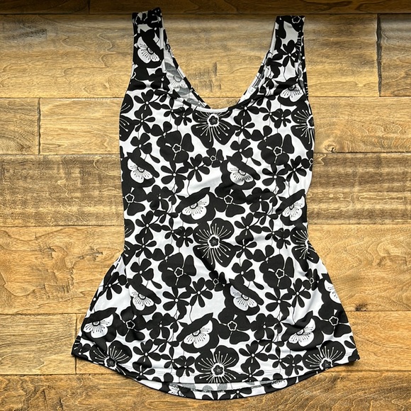 Black and white Floral tank - Picture 1 of 2